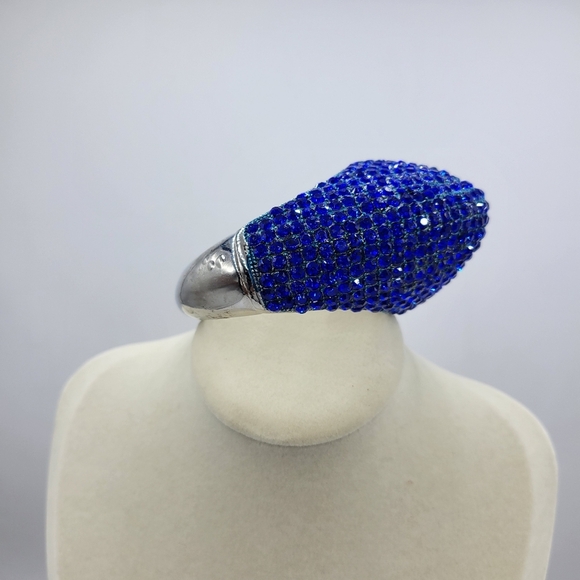 Elegant Blue Crystal Bracelet • Half Egg Shaped • Silvertone - Picture 4 of 4